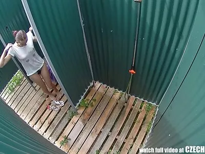 Перед нами руське порно відео брюнетка смокче великий член
