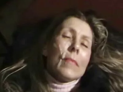 Так показати секс відео гарна подруга-брюнетка розважає гарячу веб-камеру, коли батьки йдуть