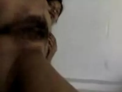 Так гарна блондинка мамаша зоосекс відео віддає перевагу смоктати чорний член, ніж відвідувати її сім'ю, святий трах
