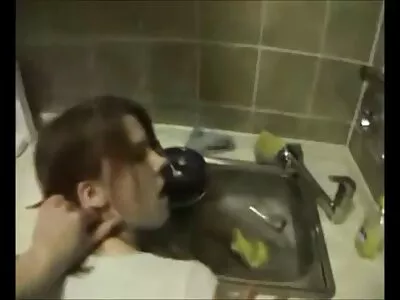 Підліток скачати безплатно порно відео сидить на фалоімітаторі