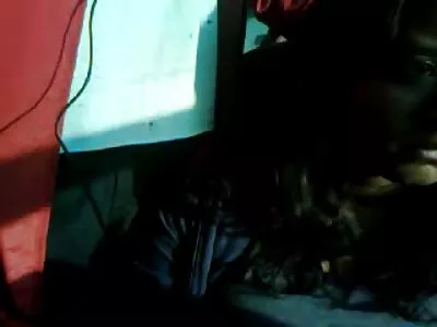 Симпатична блондинка-дружина займається сексом із порно відео перший раз двома хлопцями на веселій зустрічі свінгерів