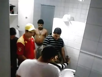 Блондинка масажує свою порно з вагітними тугу кицьку