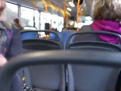 Красива мастурбує з обличчям порно на вечірці