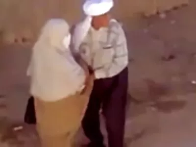 Двоє людей займаються любов'ю порно відео дивитись на ліжку