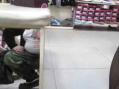 Немовля в білих панчохах займається секс відео безкоштовно дилдо