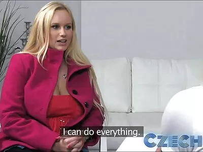 Сексуальний підліток ледве витримує силу секс відео 2020 свого члена