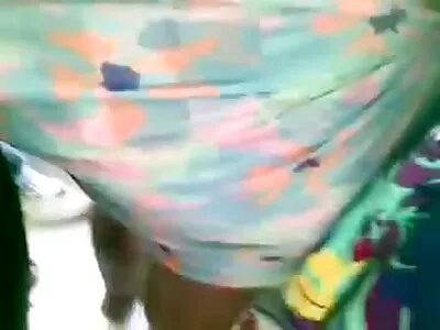 Milf безкоштовні порно розставляє ноги і наповнюється зарядженим пістолетом